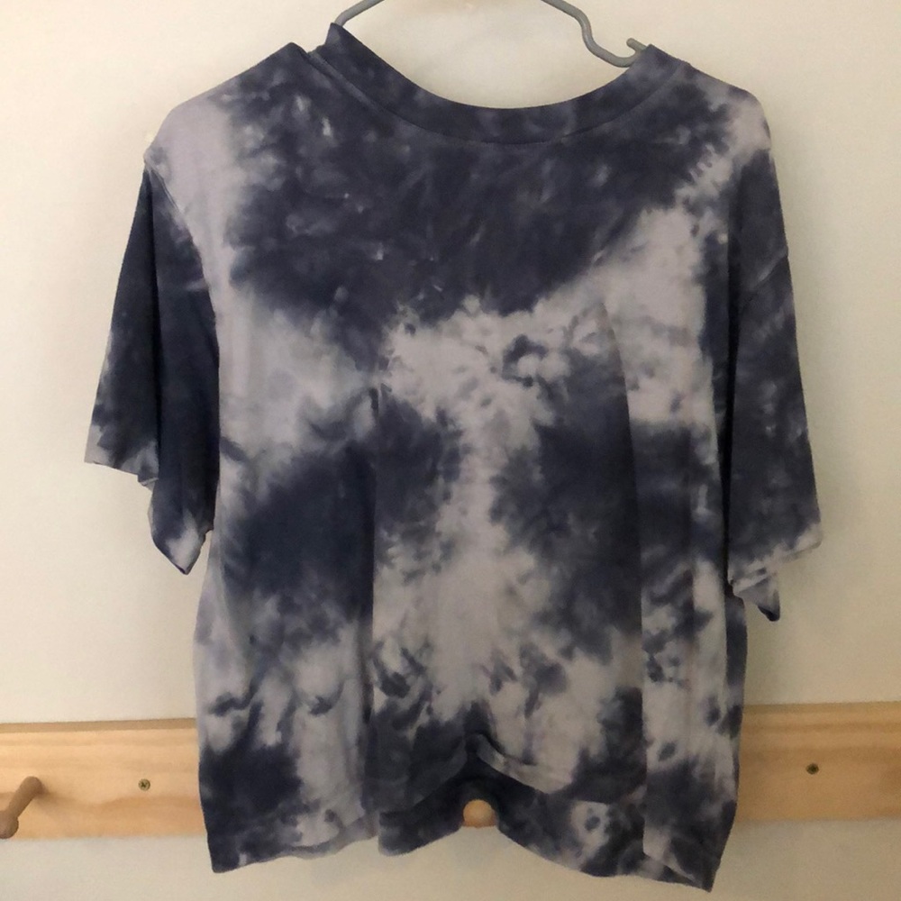 Richer Poorer Women's Short Sleeve Tie-Dye Tee in Navy and White